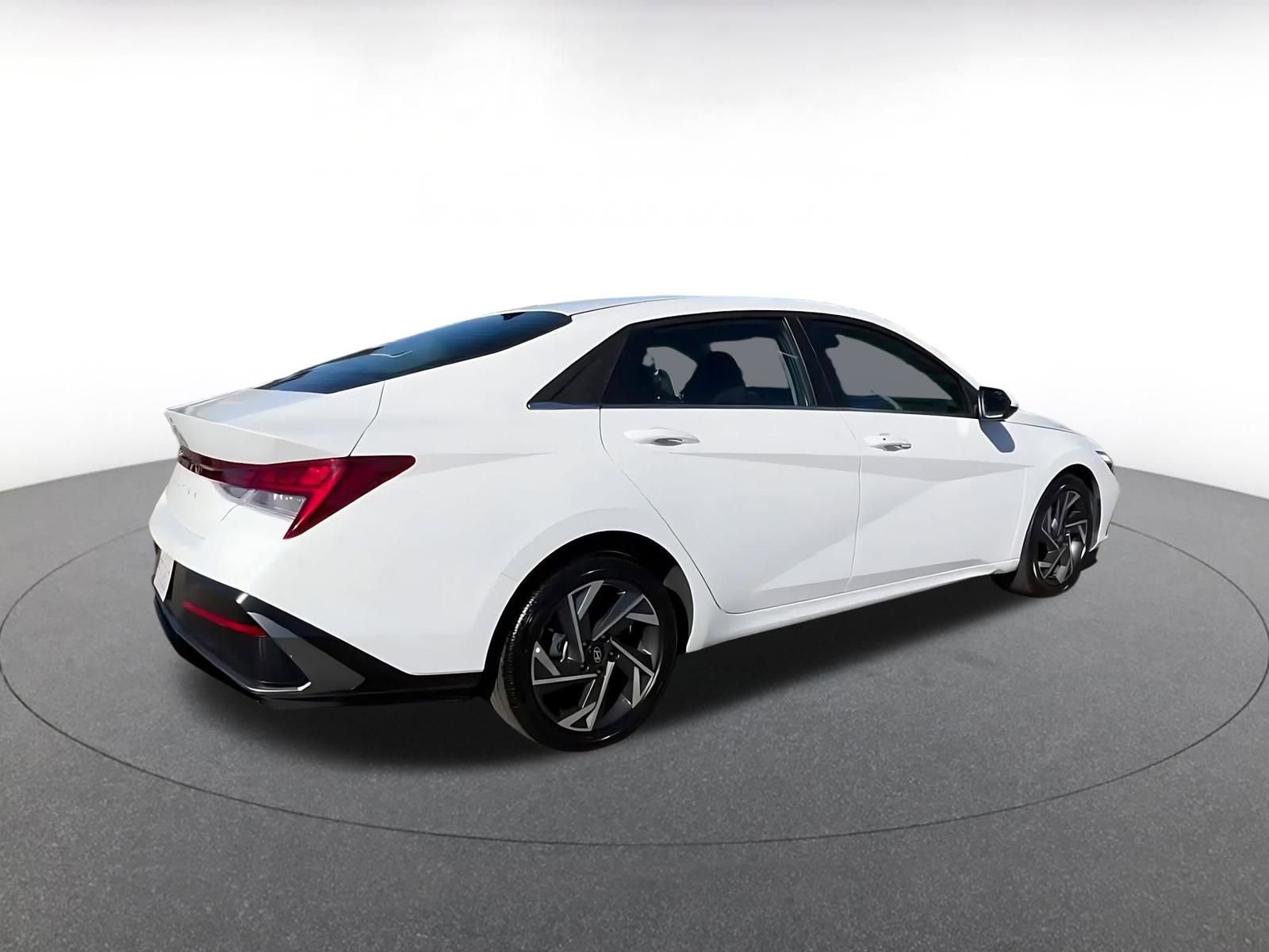 Used 2025 Hyundai Elantra SEL image 12