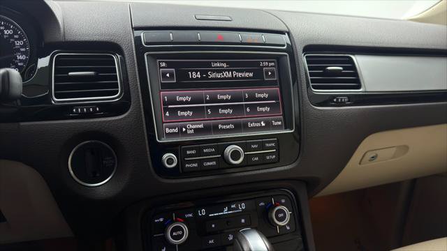 Used 2015 Volkswagen Touareg Sport AWD/4WD image 30