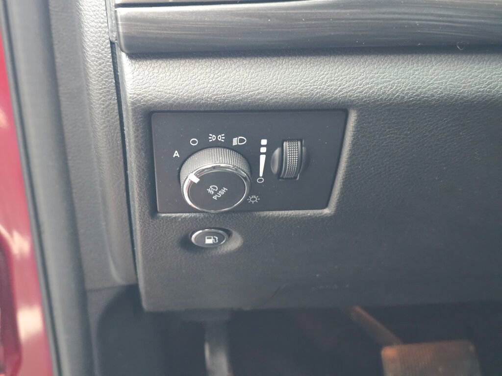 Used 2022 Jeep Grand Cherokee Laredo X image 21