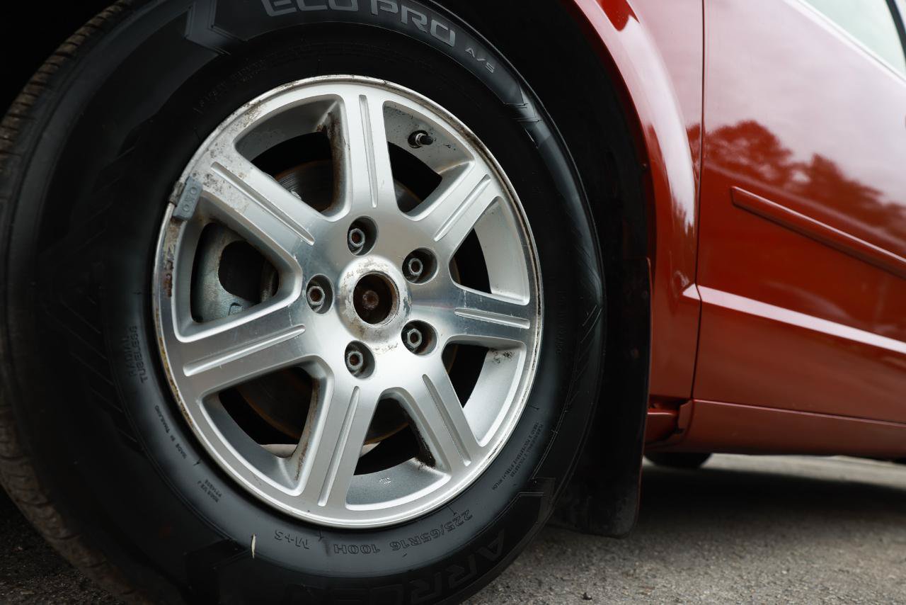 Used 2008 Chrysler Town & Country Touring w/ Entertainment Group #2 FWD image 34