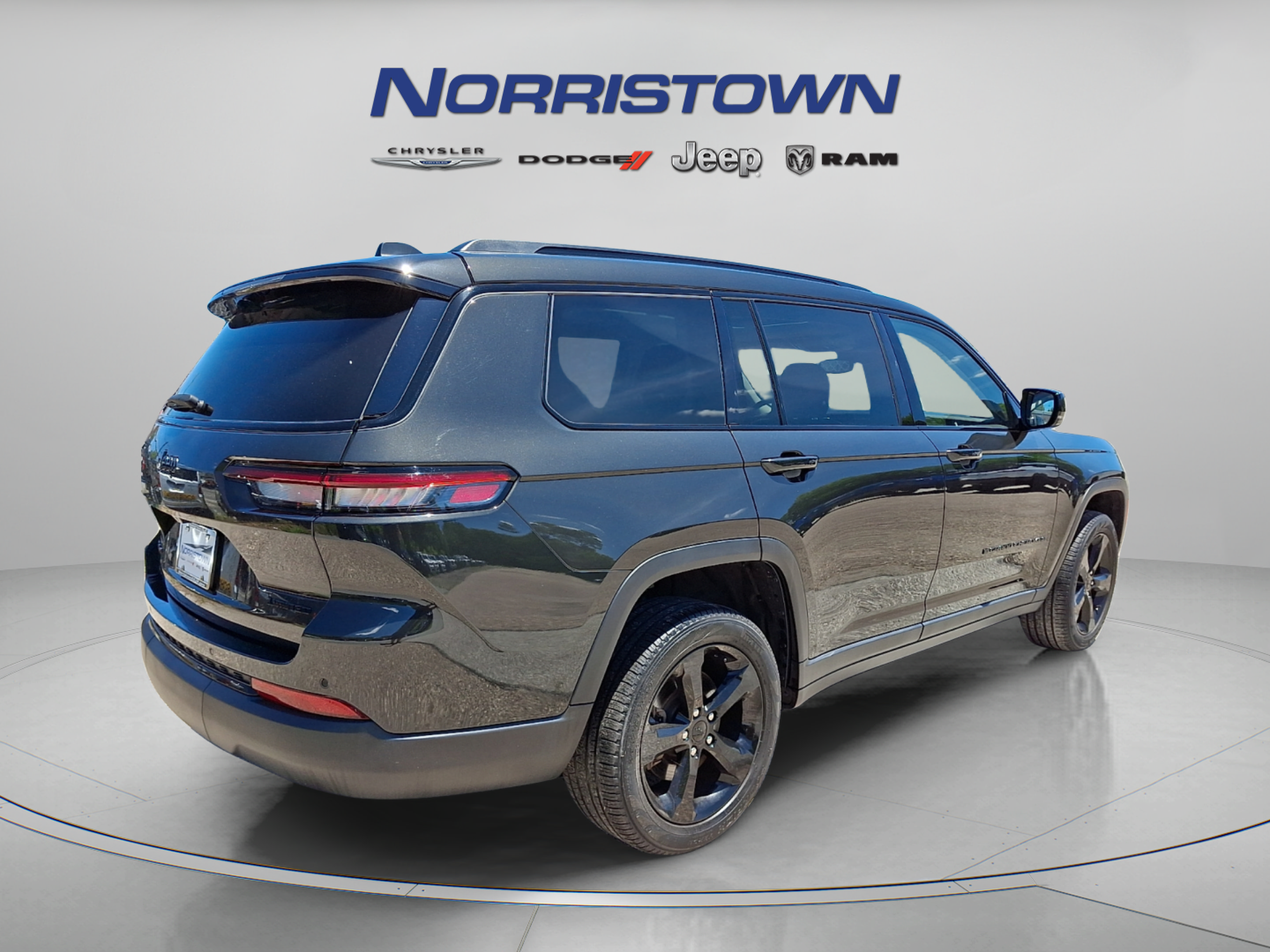 Certified 2023 Jeep Grand Cherokee L Limited w/ Black Appearance Package AWD/4WD image 6