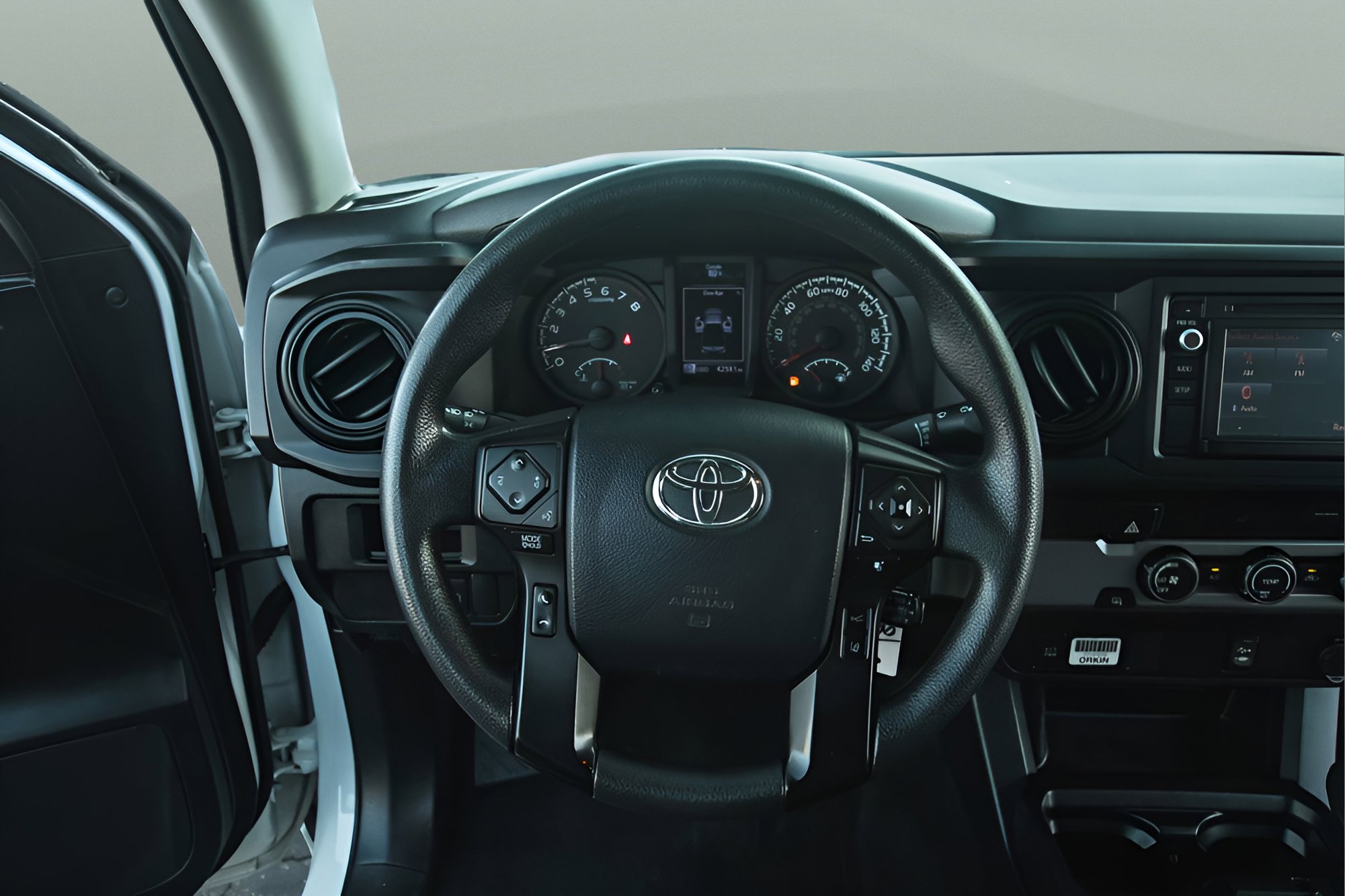 Used 2019 Toyota Tacoma SR image 17