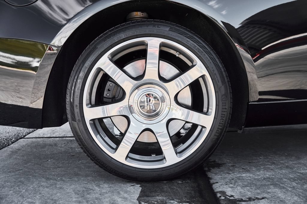 Used 2018 Rolls-Royce Dawn RWD image 20