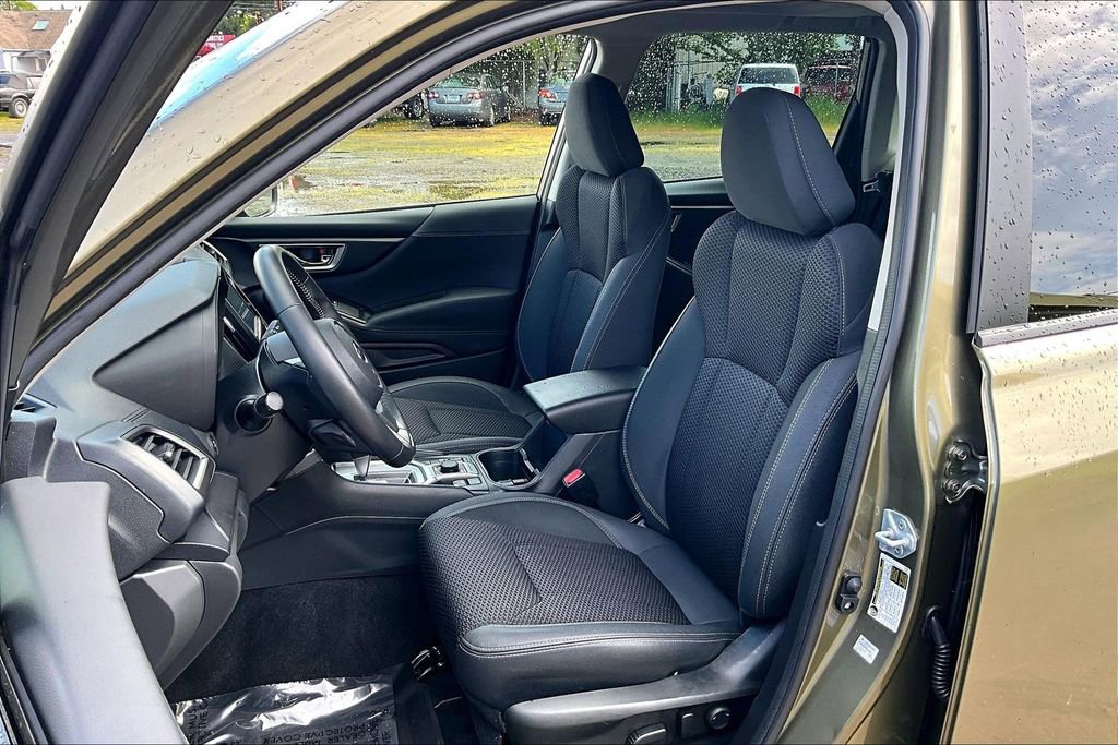 Used 2023 Subaru Forester Premium AWD/4WD image 9