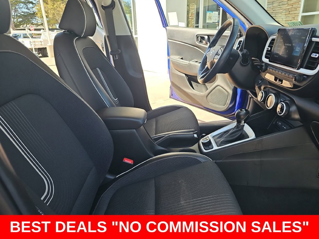 Used 2022 Hyundai Venue Limited FWD image 10
