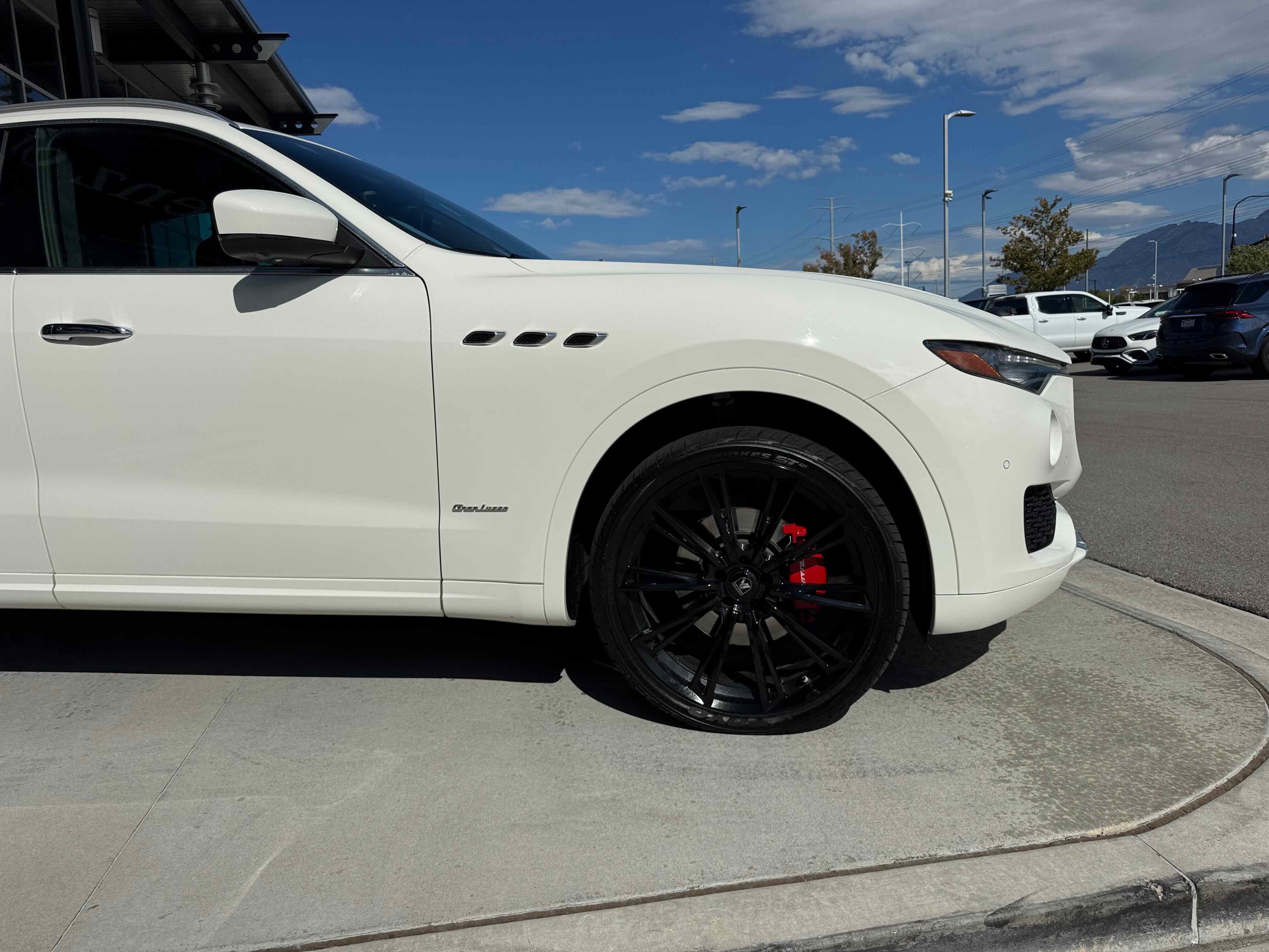 Used 2018 Maserati Levante GranLusso image 9