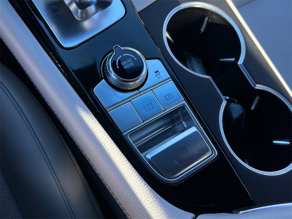 Used 2024 Genesis G70 2.5T image 28