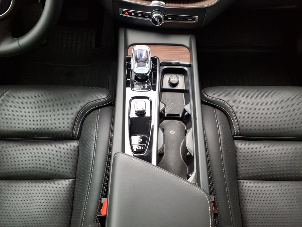 Certified 2023 Volvo XC60 T8 Ultimate w/ Climate Package AWD/4WD image 20