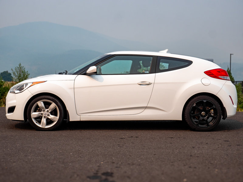 Used 2013 Hyundai Veloster FWD image 6