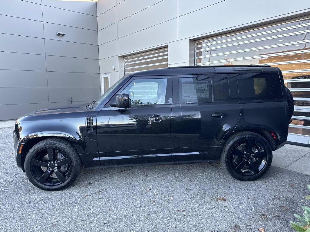 New 2026 Land Rover Defender 110 X-Dynamic SE AWD/4WD image 4