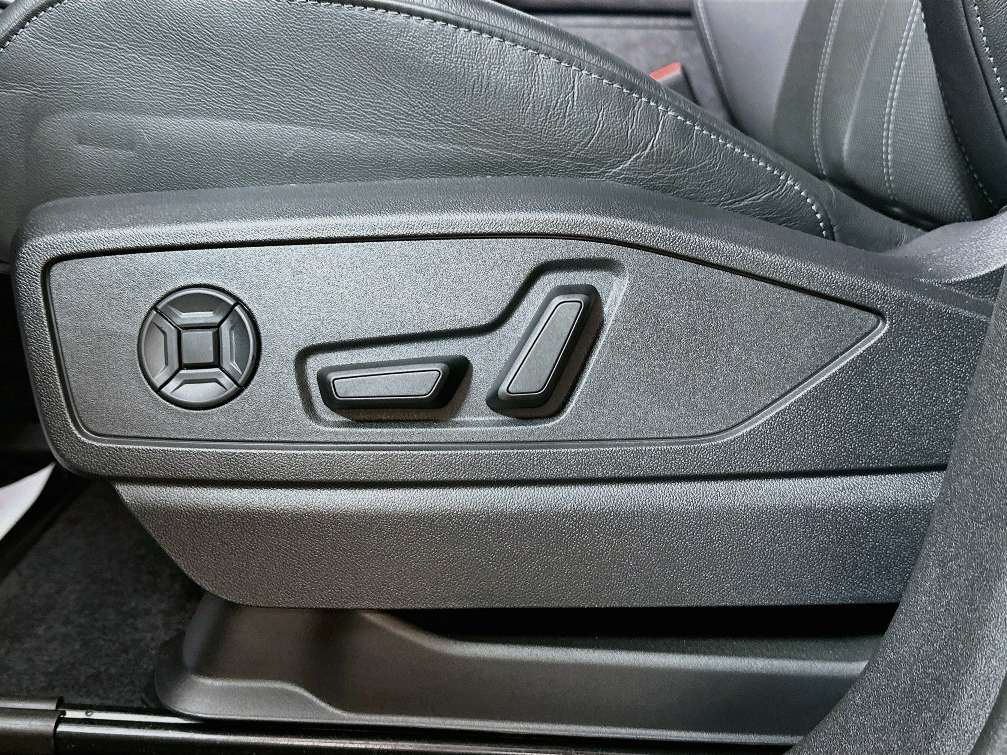 Used 2025 Audi Q5 Premium Plus w/ Premium Plus AWD/4WD image 19
