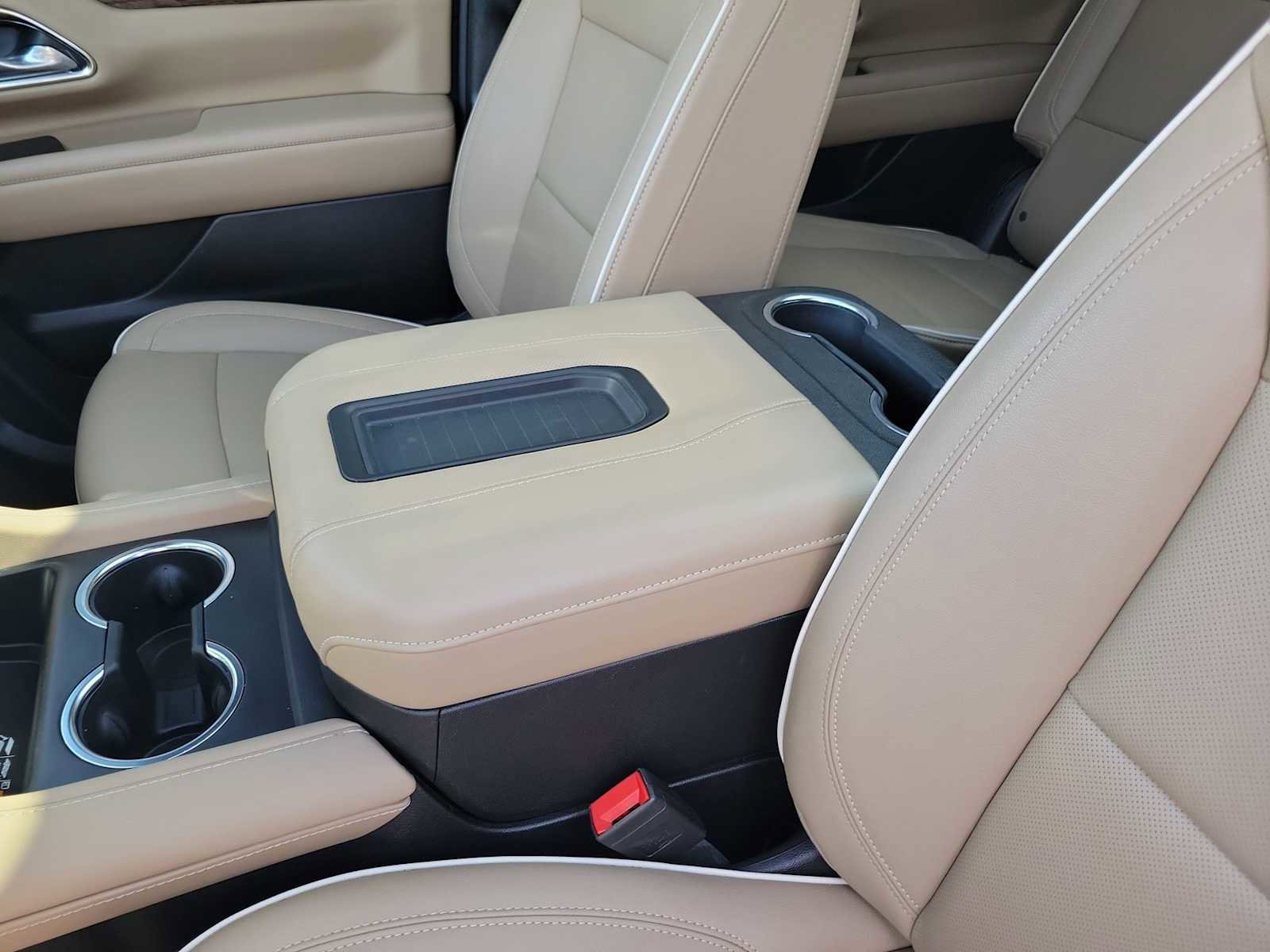 Used 2024 Chevrolet Tahoe Premier w/ Advanced Technology Package image 16