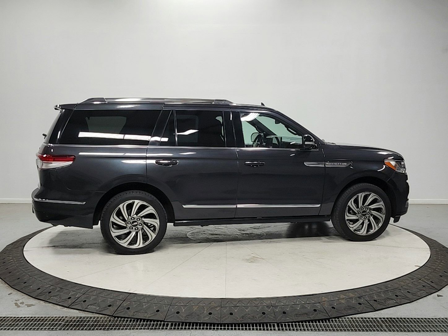 Used 2023 Lincoln Navigator Reserve image 8