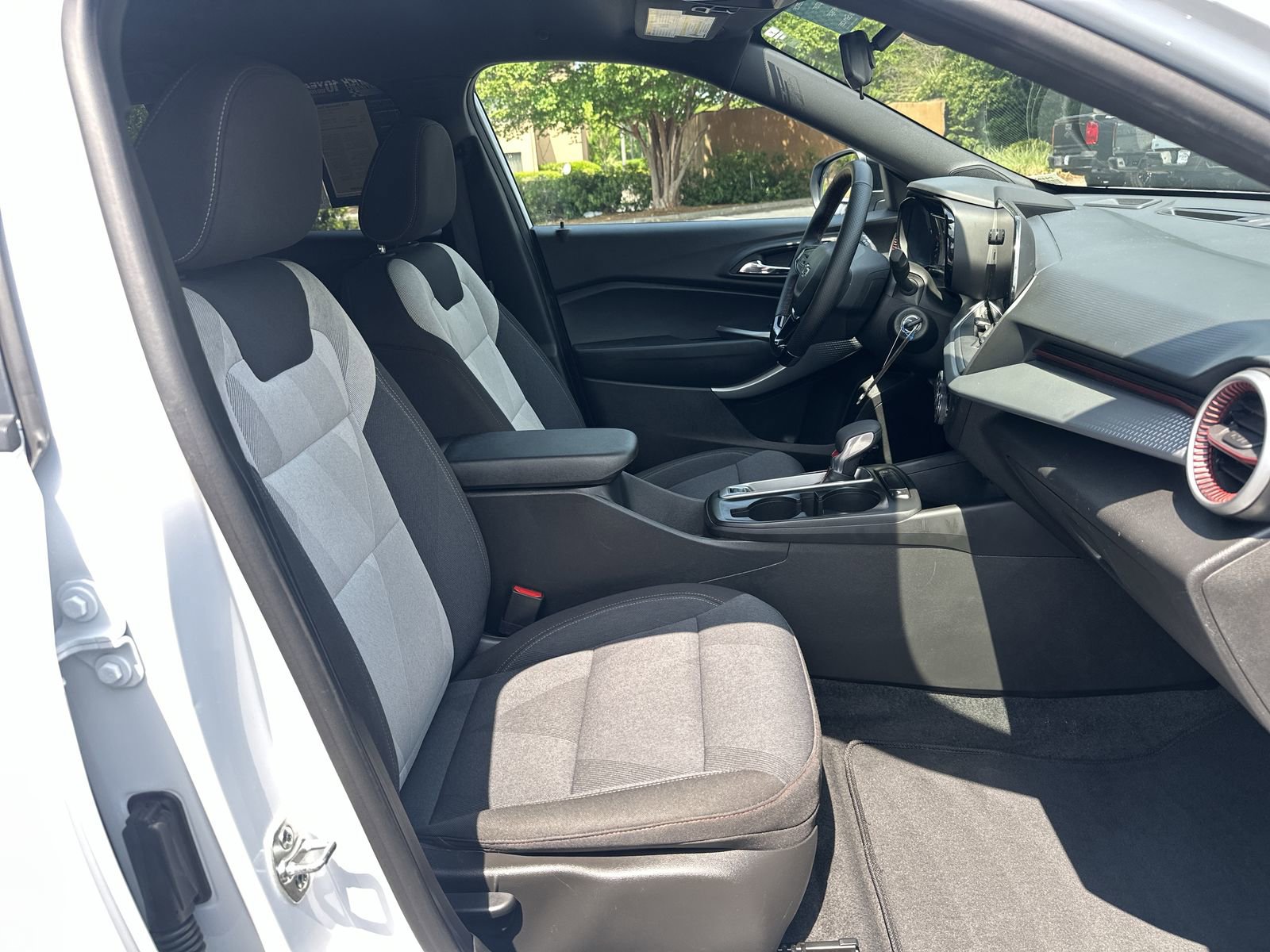 Used 2025 Chevrolet Trax RS w/ Driver Confidence Package image 22