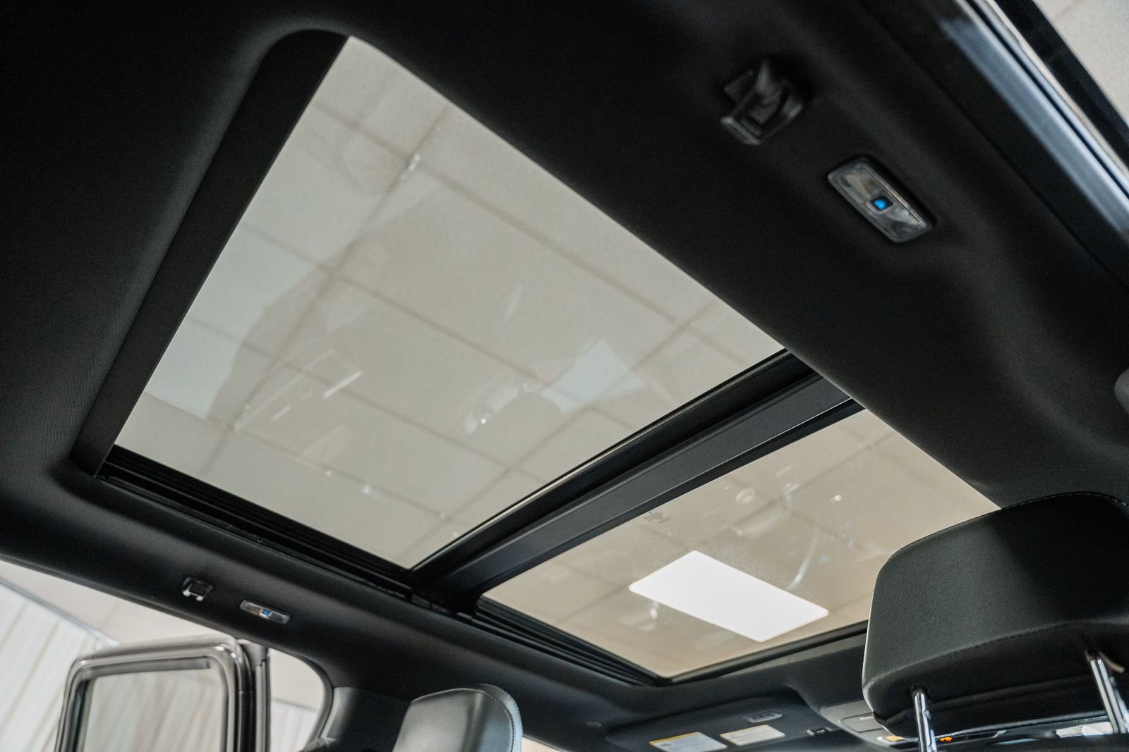 Certified 2023 Ford F150 Lariat w/ Equipment Group 502A High image 44