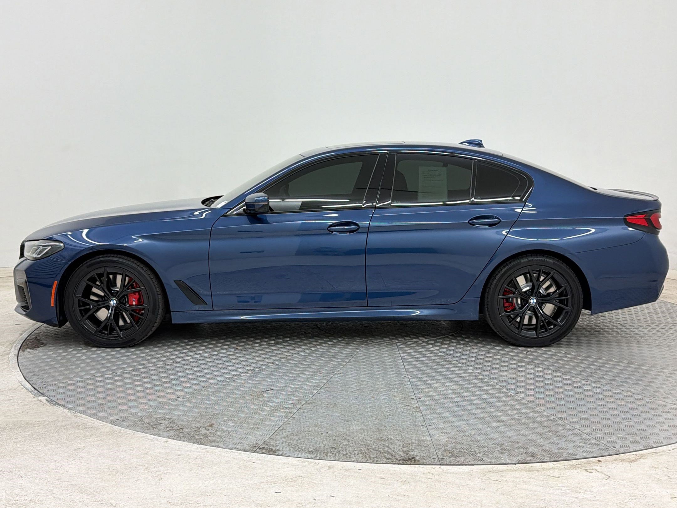 Certified 2023 BMW 540i xDrive w/ M Sport Package image 2