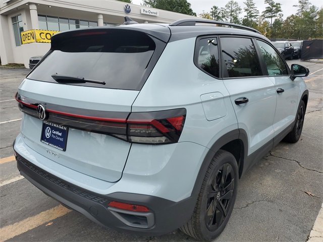 Certified 2025 Volkswagen Taos SE image 4