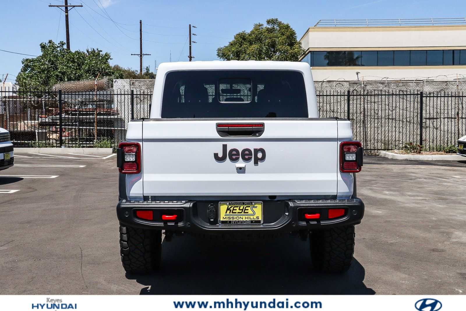 Used 2020 Jeep Gladiator Rubicon AWD/4WD image 3