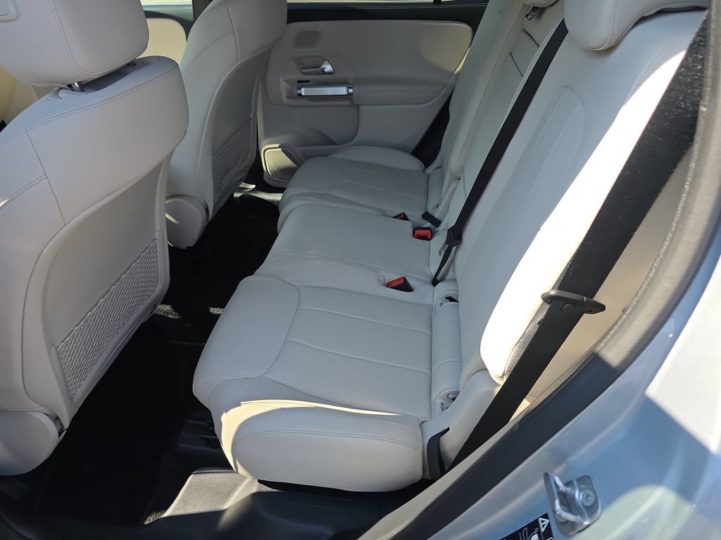 Used 2026 Mercedes-Benz GLB 250 4MATIC image 10