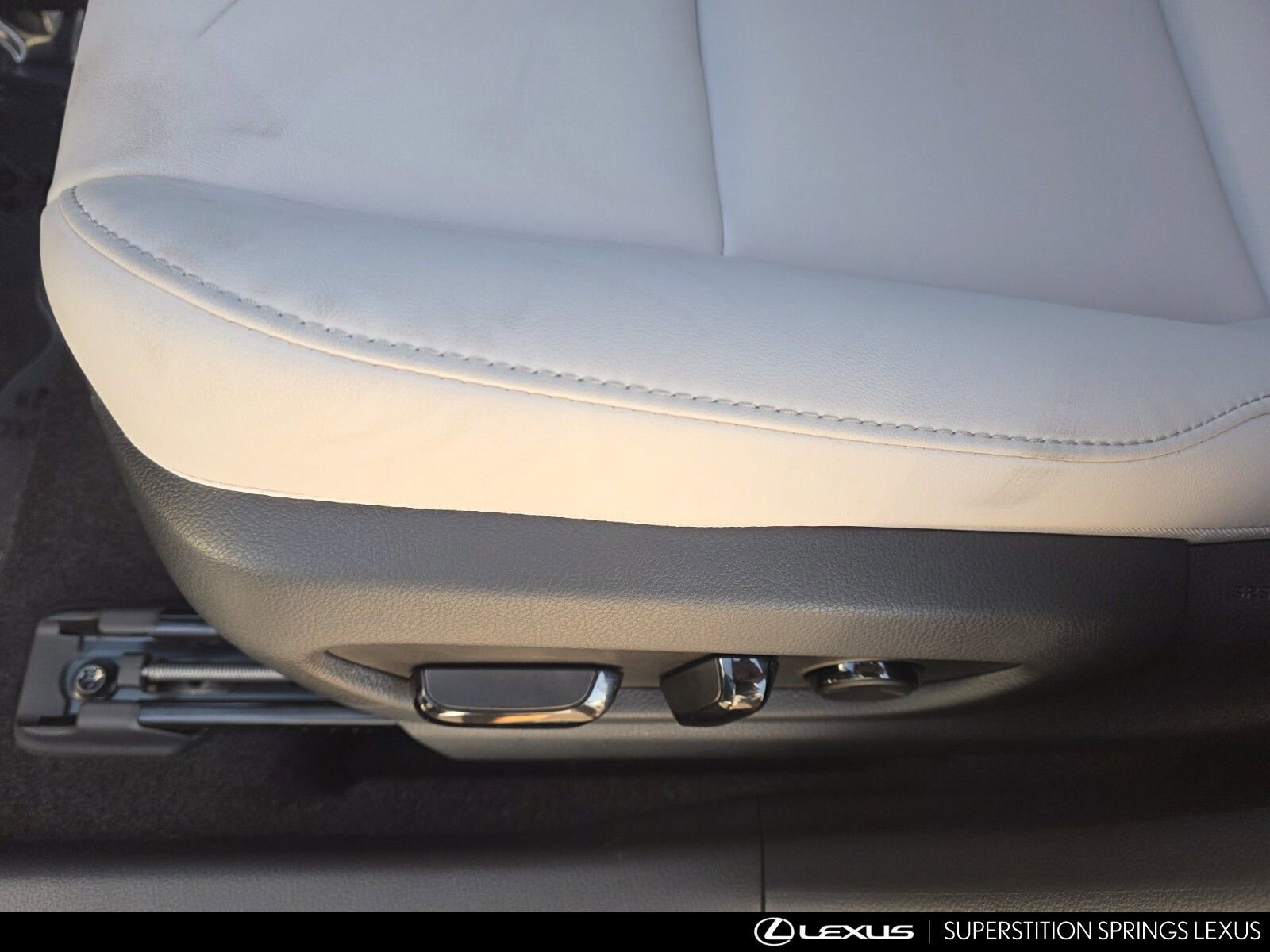 New 2026 Lexus UX 300h FWD image 15