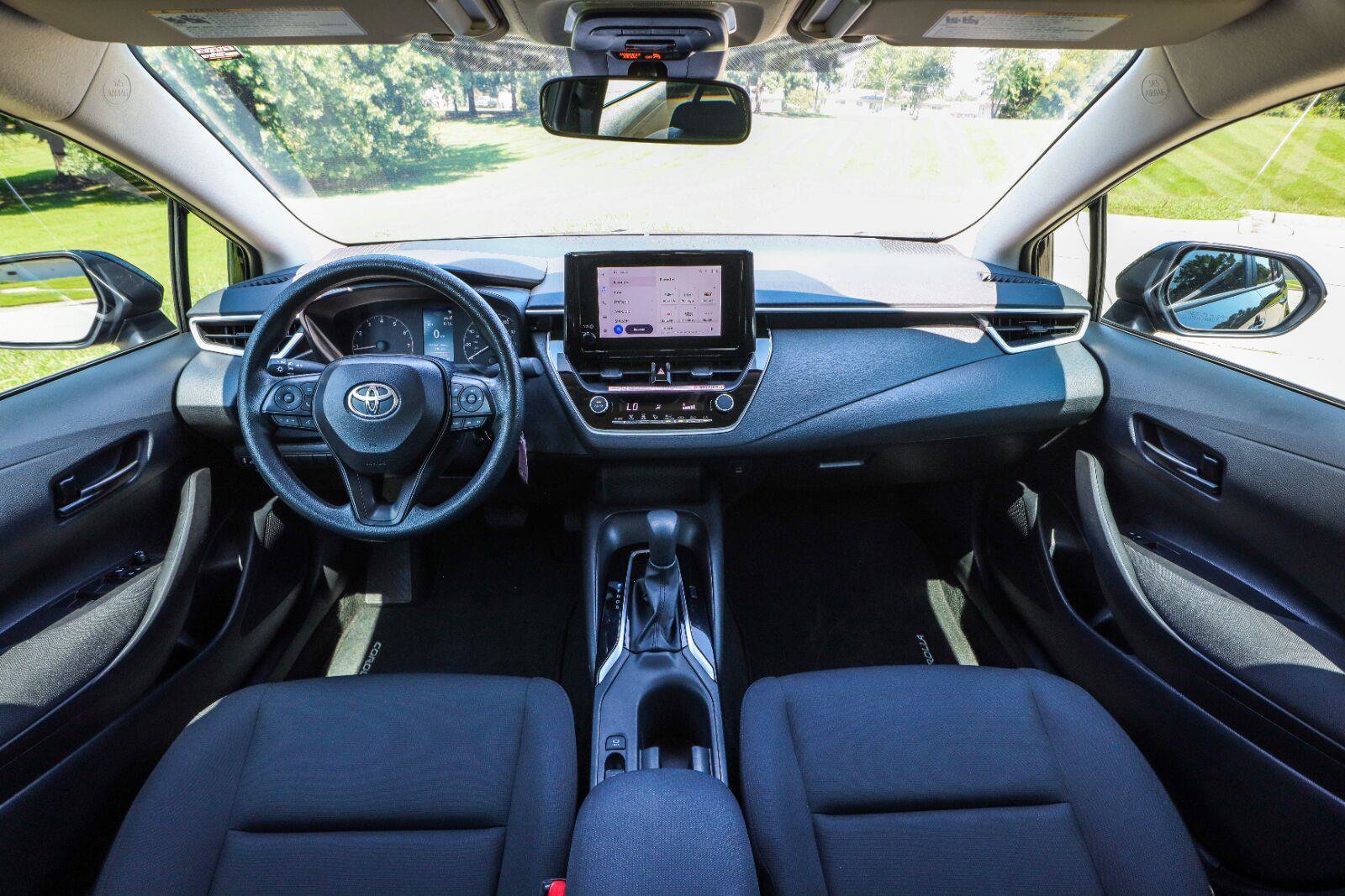 Used 2025 Toyota Corolla LE FWD image 2