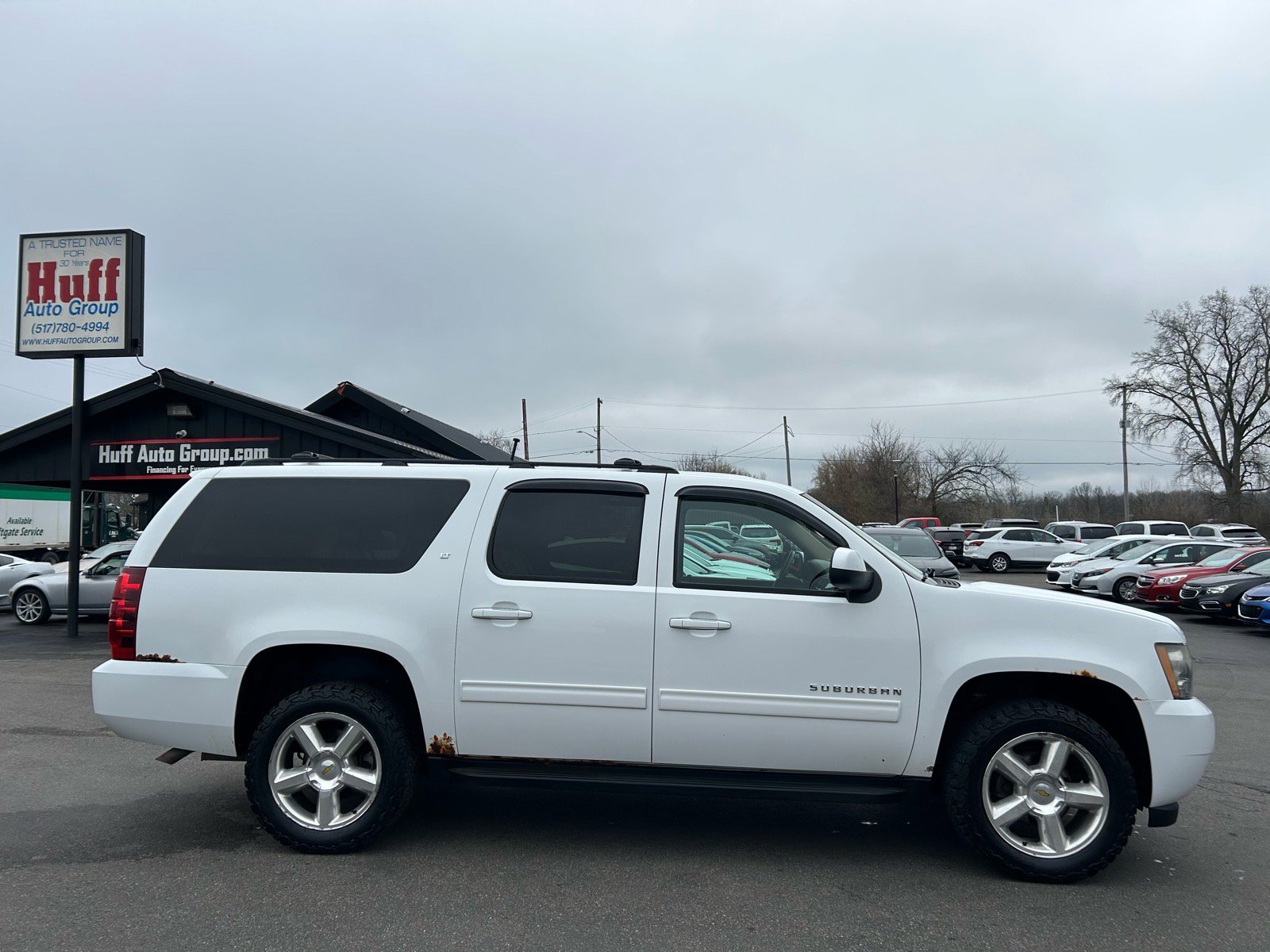 Used 2011 Chevrolet Suburban LT image 9