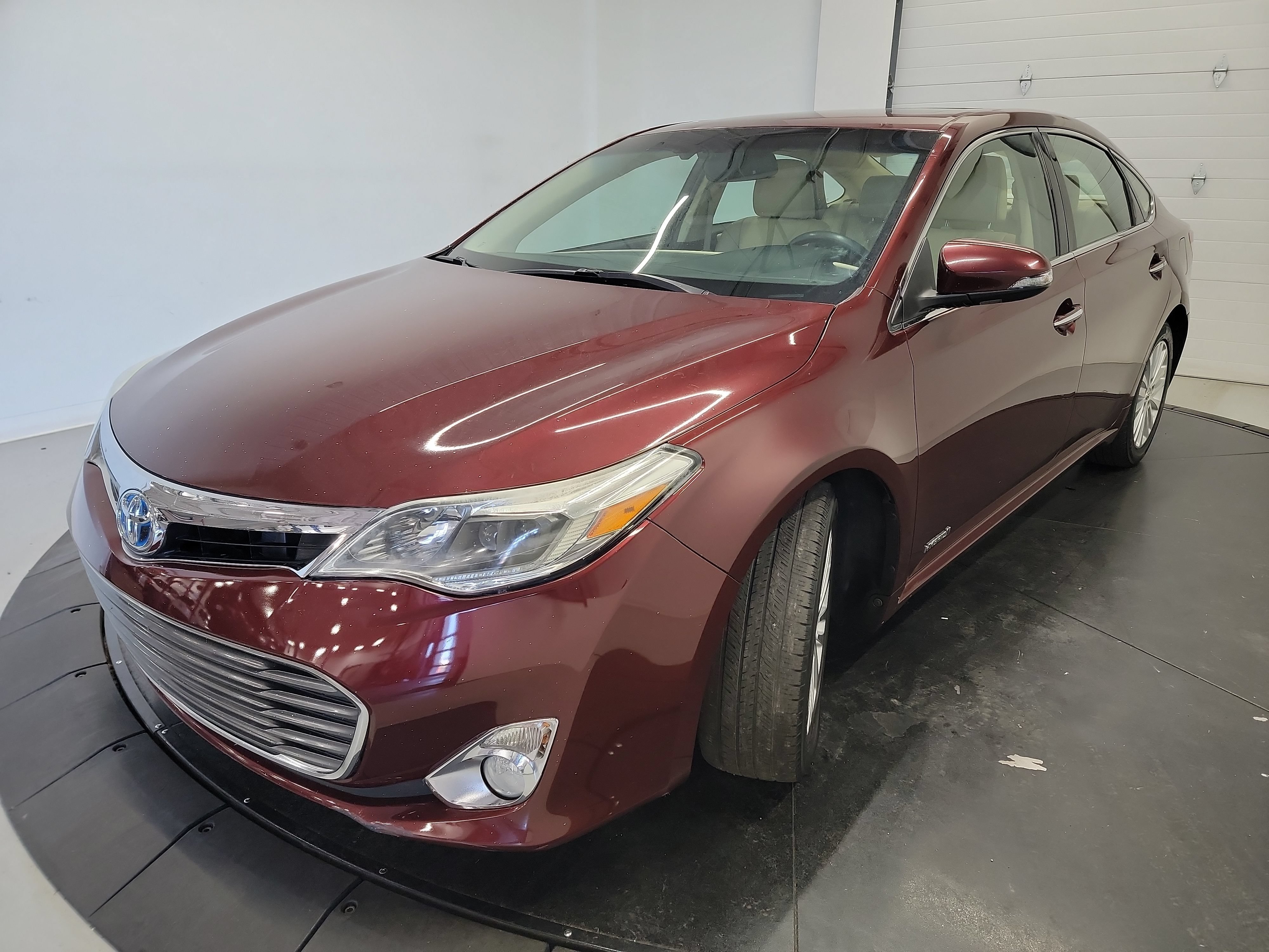 Used 2014 Toyota Avalon Limited FWD image 3