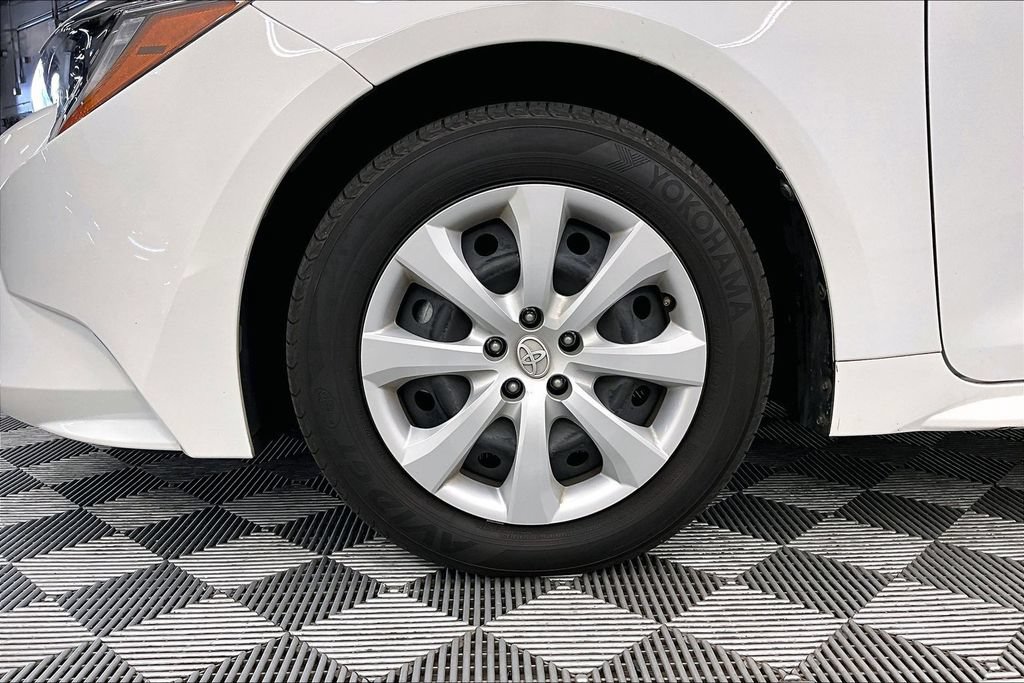 Used 2025 Toyota Corolla LE FWD image 8
