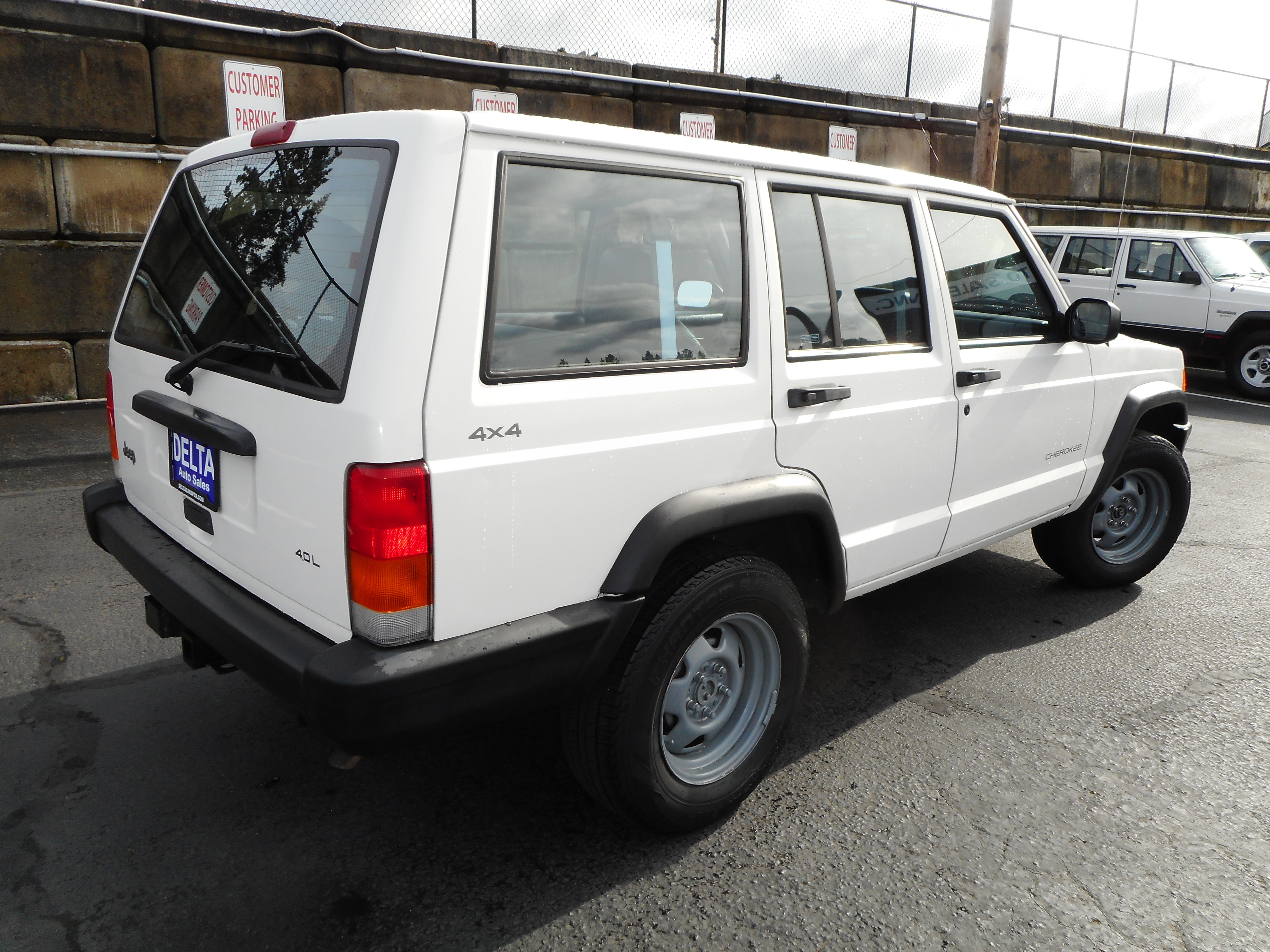 Used 1998 Jeep Cherokee SE image 7