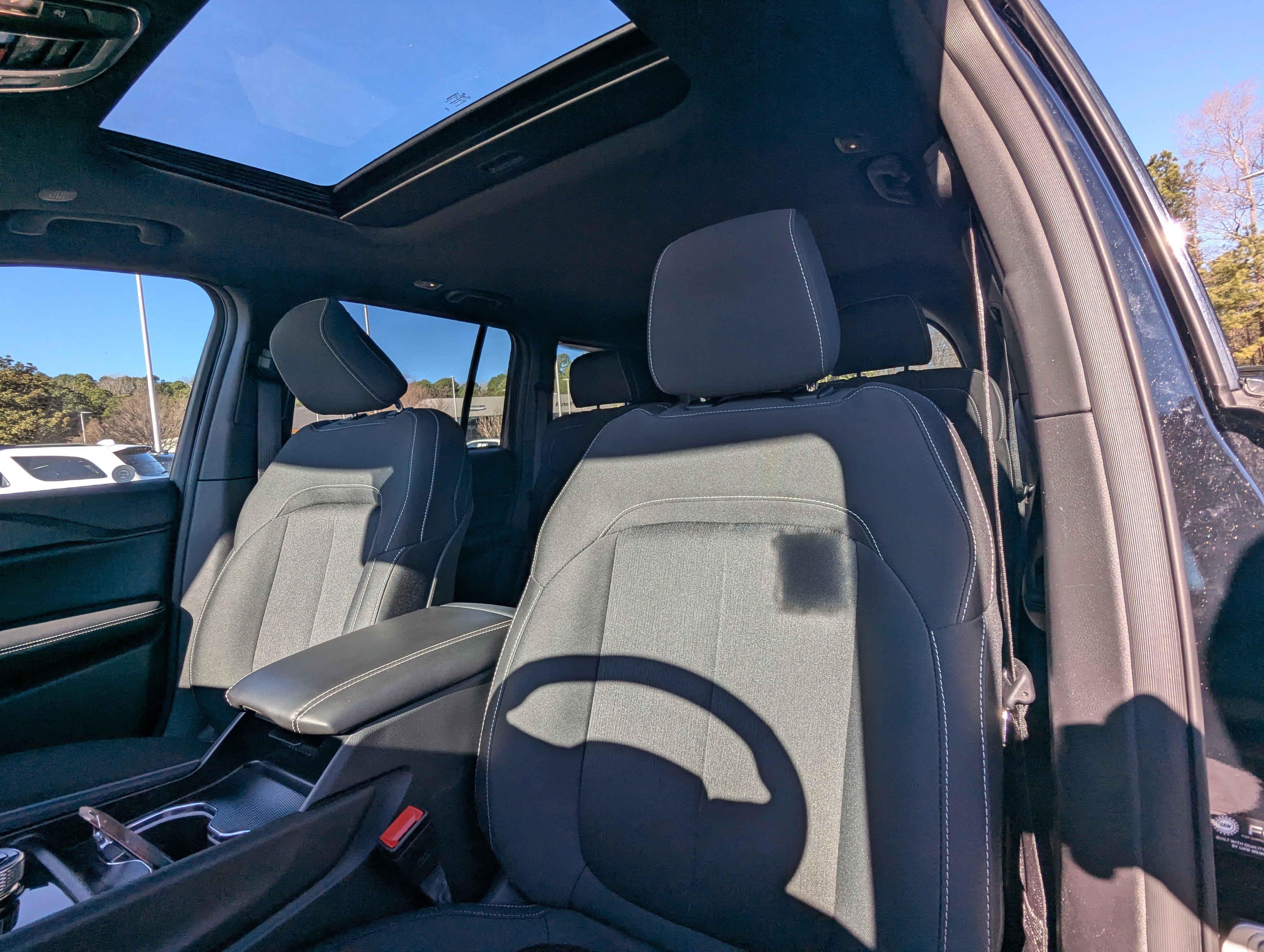 Used 2025 Jeep Grand Cherokee Laredo X w/ Luxury Tech Group I image 9