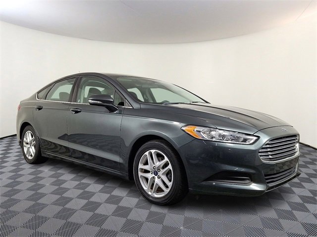 Used 2015 Ford Fusion SE image 1