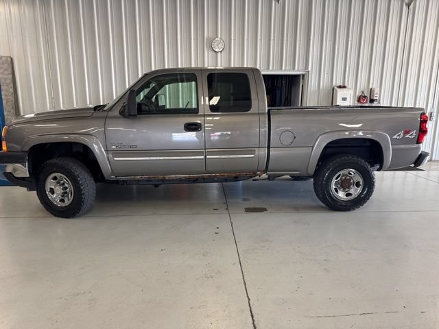 Used 2007 Chevrolet Silverado 2500 LT w/ Heavy-Duty Power Package AWD/4WD image 2