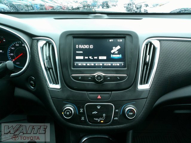 Used 2018 Chevrolet Malibu LT image 14