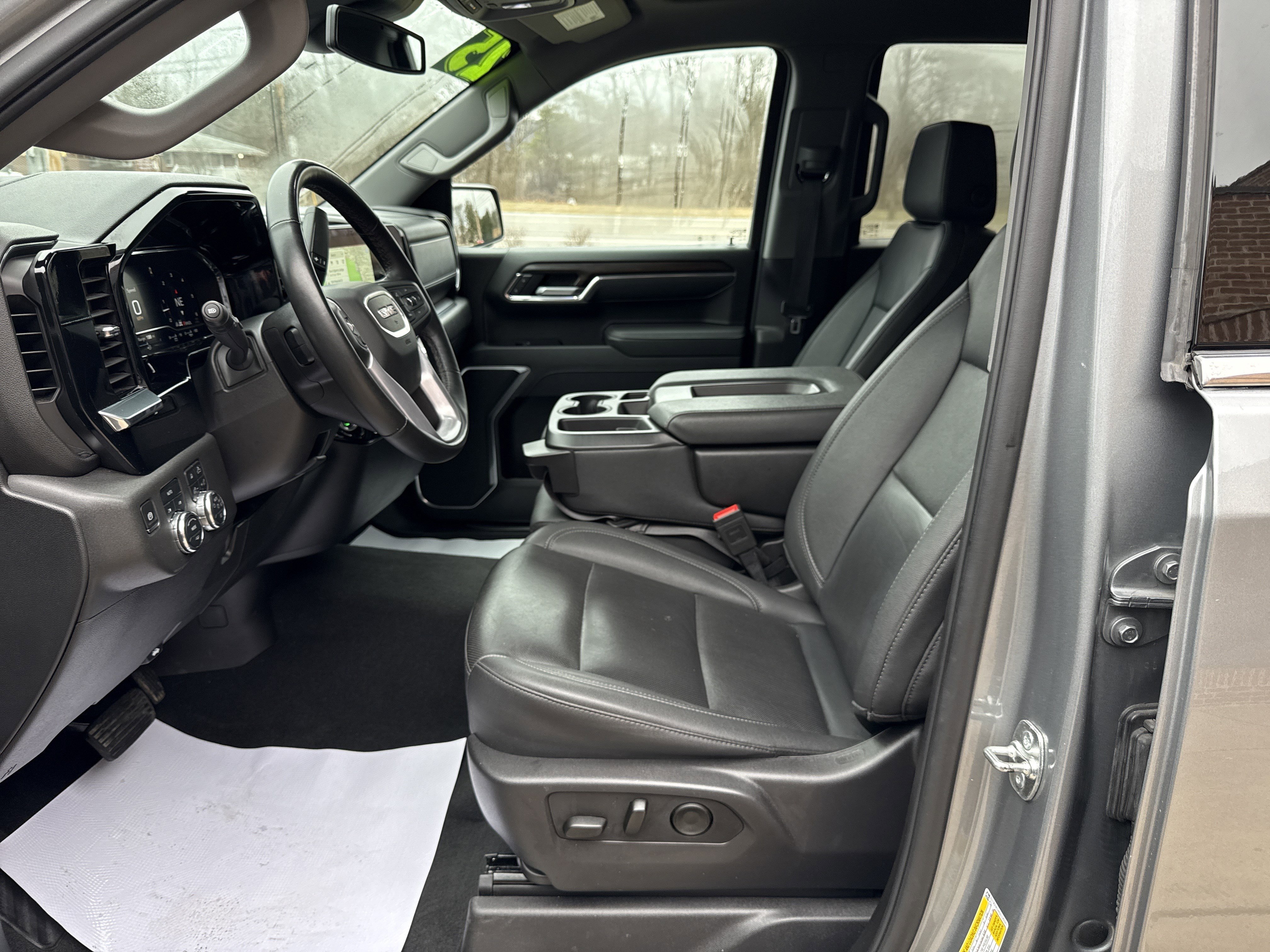 Used 2025 GMC Sierra 1500 SLT image 12