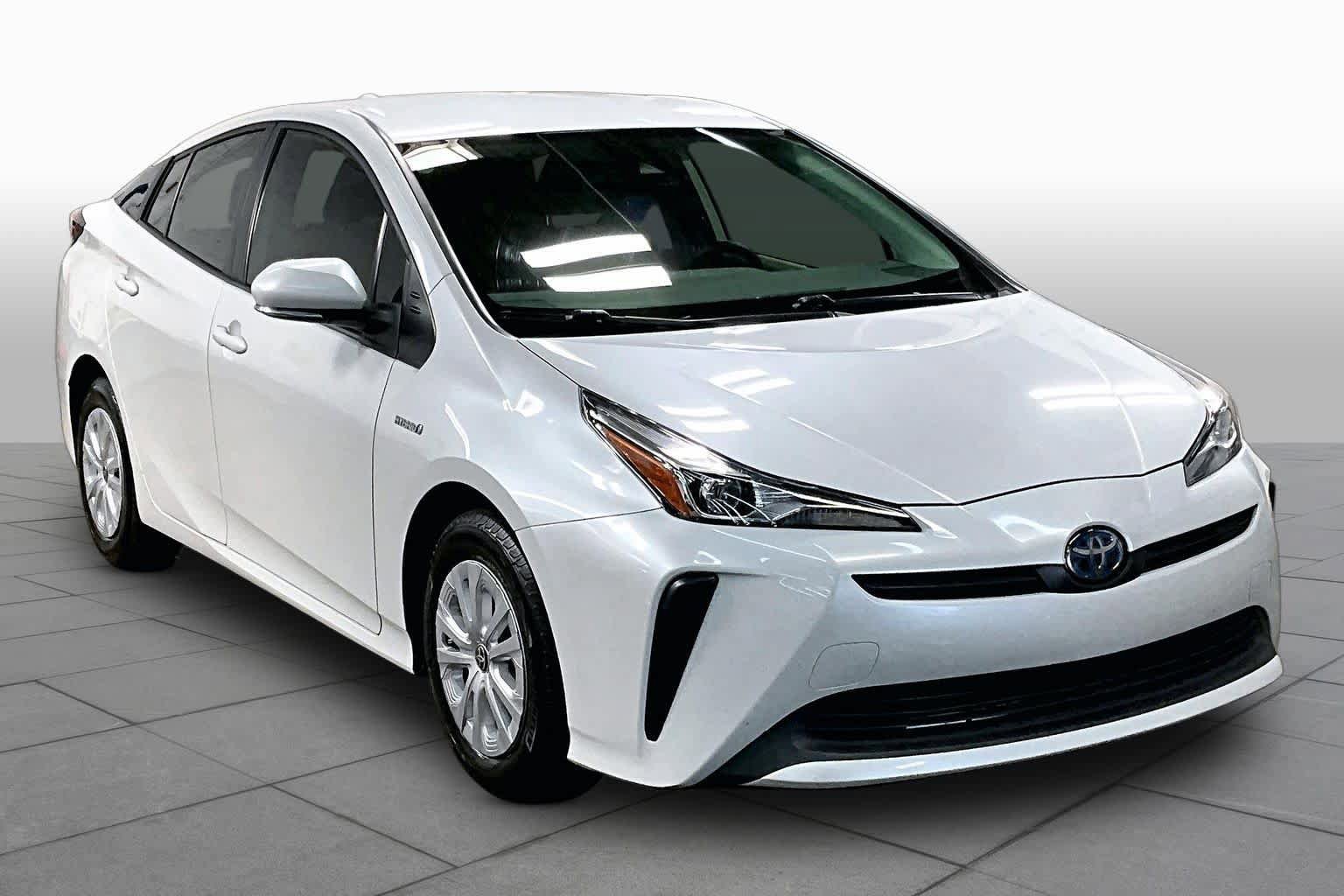 Used 2021 Toyota Prius L Eco FWD image 3
