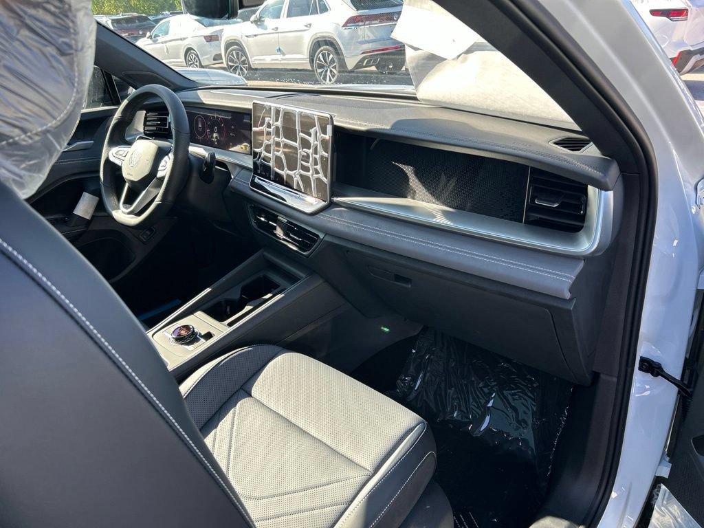 New 2026 Volkswagen Tiguan SE R-Line FWD image 44