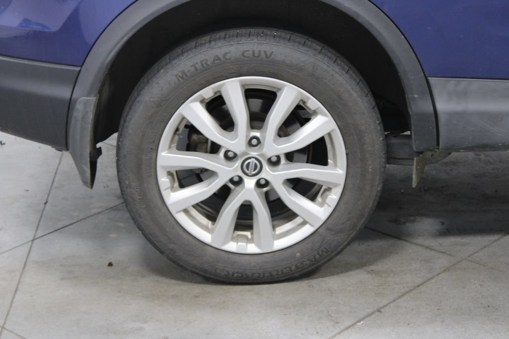 Used 2020 Nissan Rogue Sport SV FWD image 12