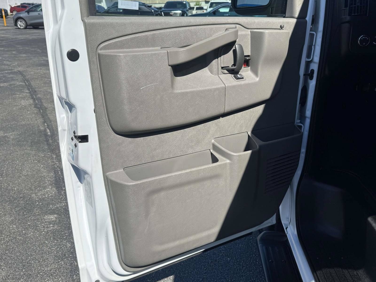 Used 2025 Chevrolet Express 3500 LT w/ LT Preferred Equipment Group RWD image 16