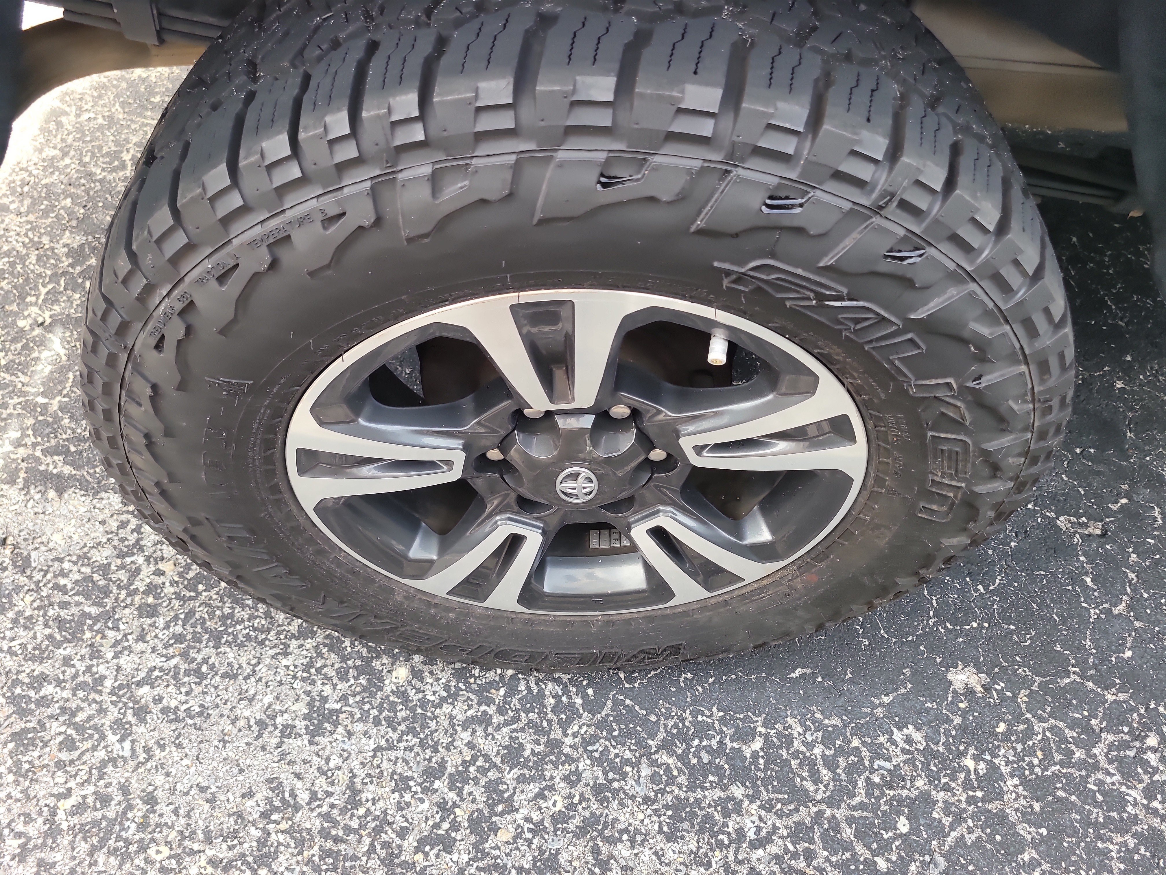 Used 2019 Toyota Tacoma TRD Sport AWD/4WD image 8