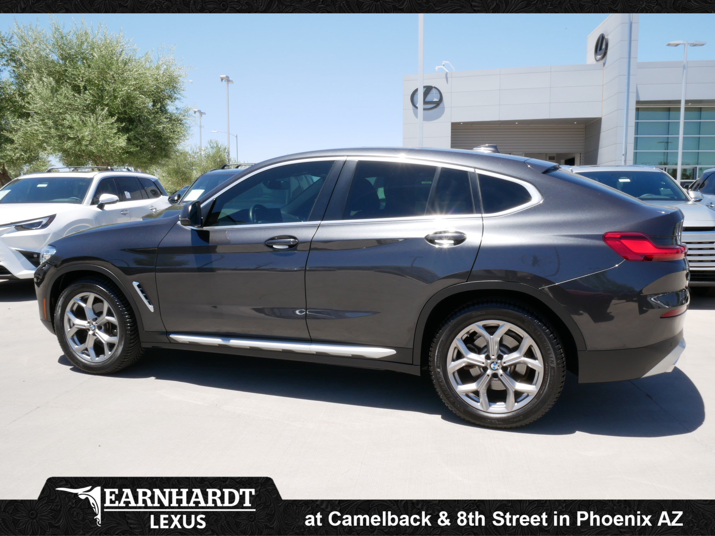 Used 2022 BMW X4 xDrive30i AWD/4WD image 5