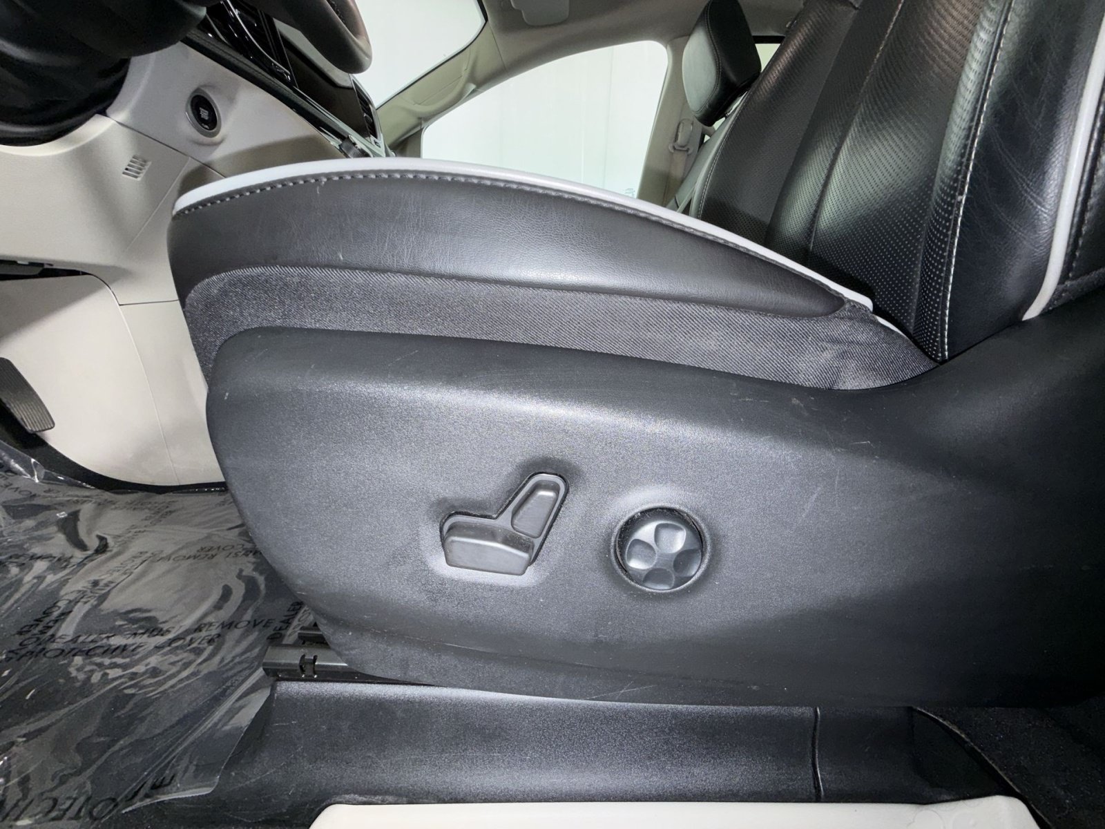 Used 2022 Chrysler Pacifica Limited FWD image 14