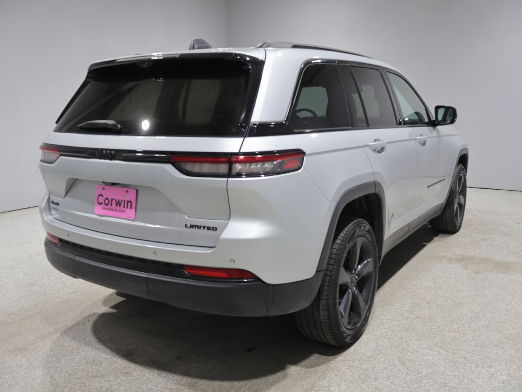 Certified 2023 Jeep Grand Cherokee Limited w/ Luxury Tech Group II AWD/4WD image 3