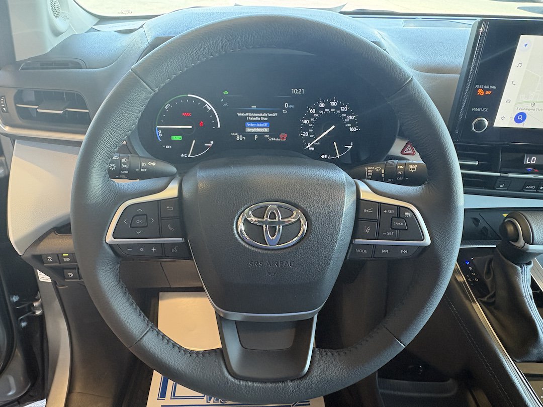 Used 2026 Toyota Sienna XLE AWD/4WD image 11