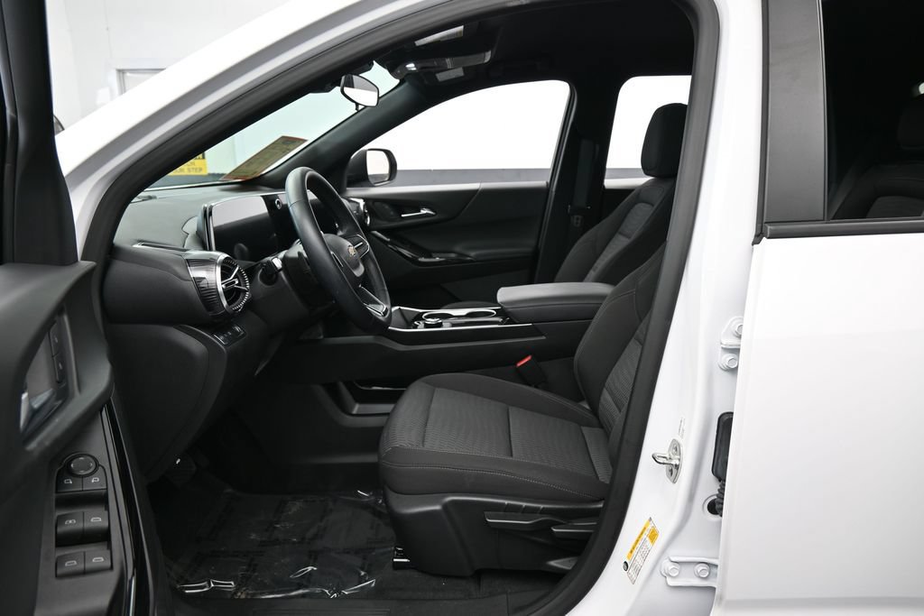 Used 2026 Chevrolet Equinox LT FWD image 11