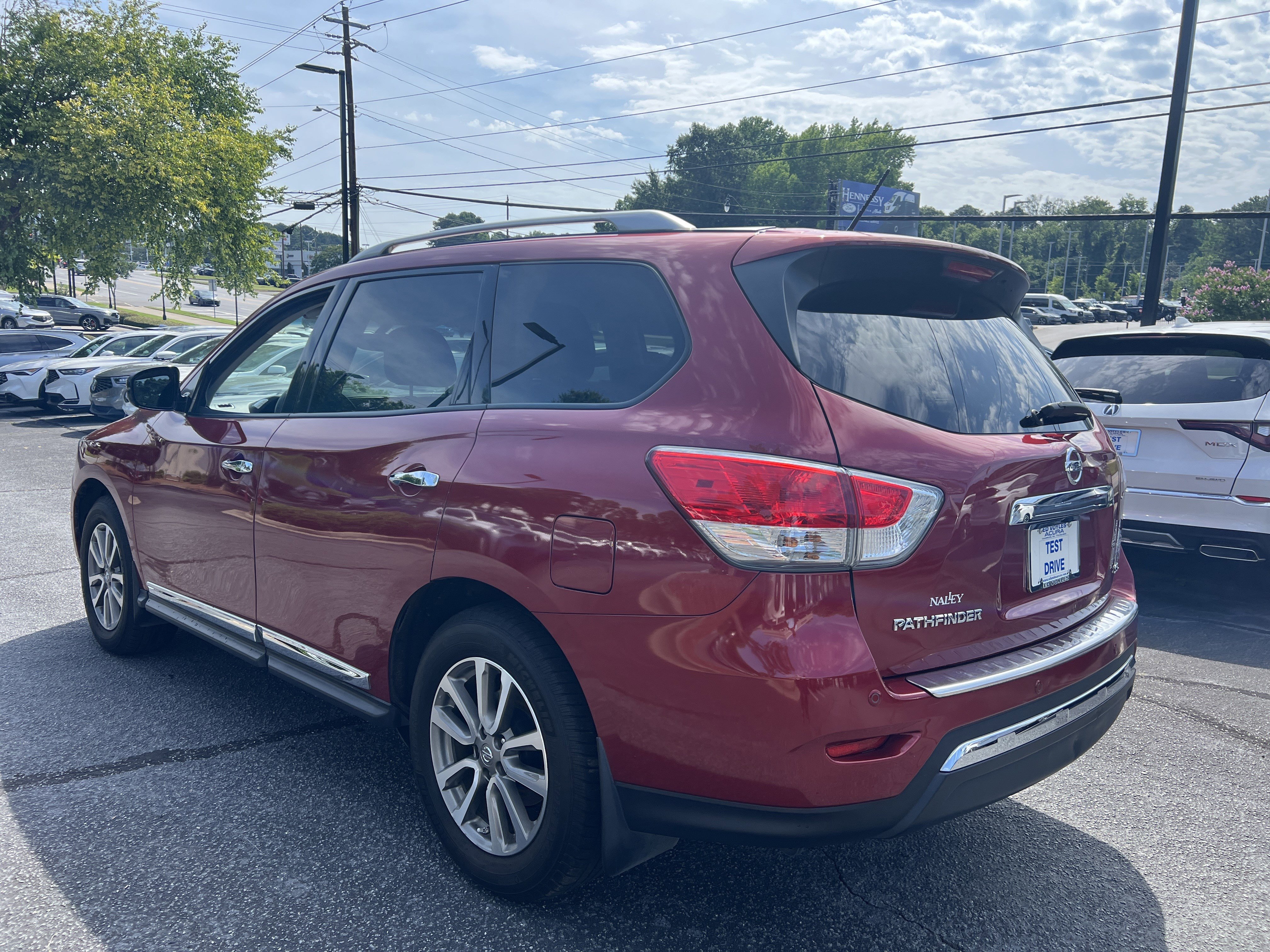 Used 2015 Nissan Pathfinder SL FWD image 3