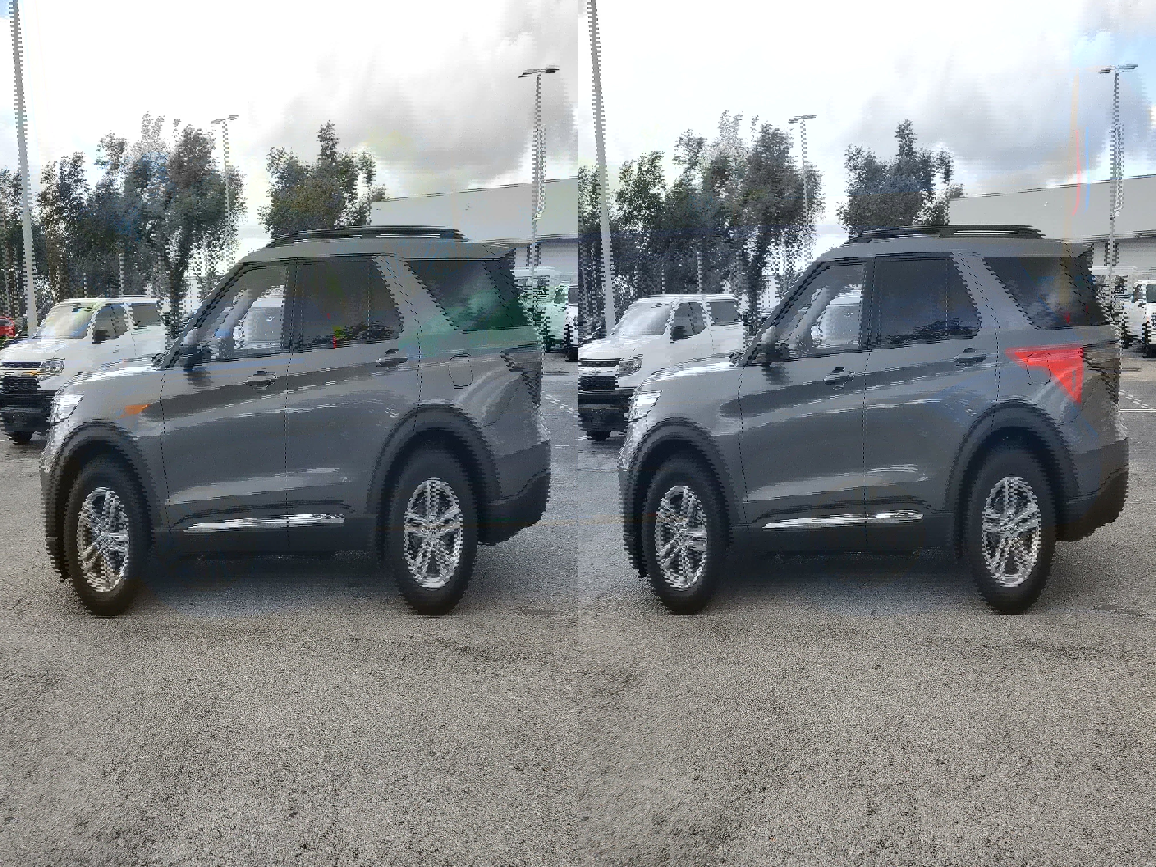 Used 2022 Ford Explorer XLT w/ Equipment Group 202A image 6