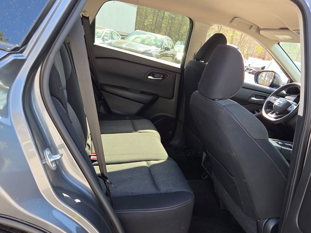 Used 2025 Nissan Rogue SV image 14