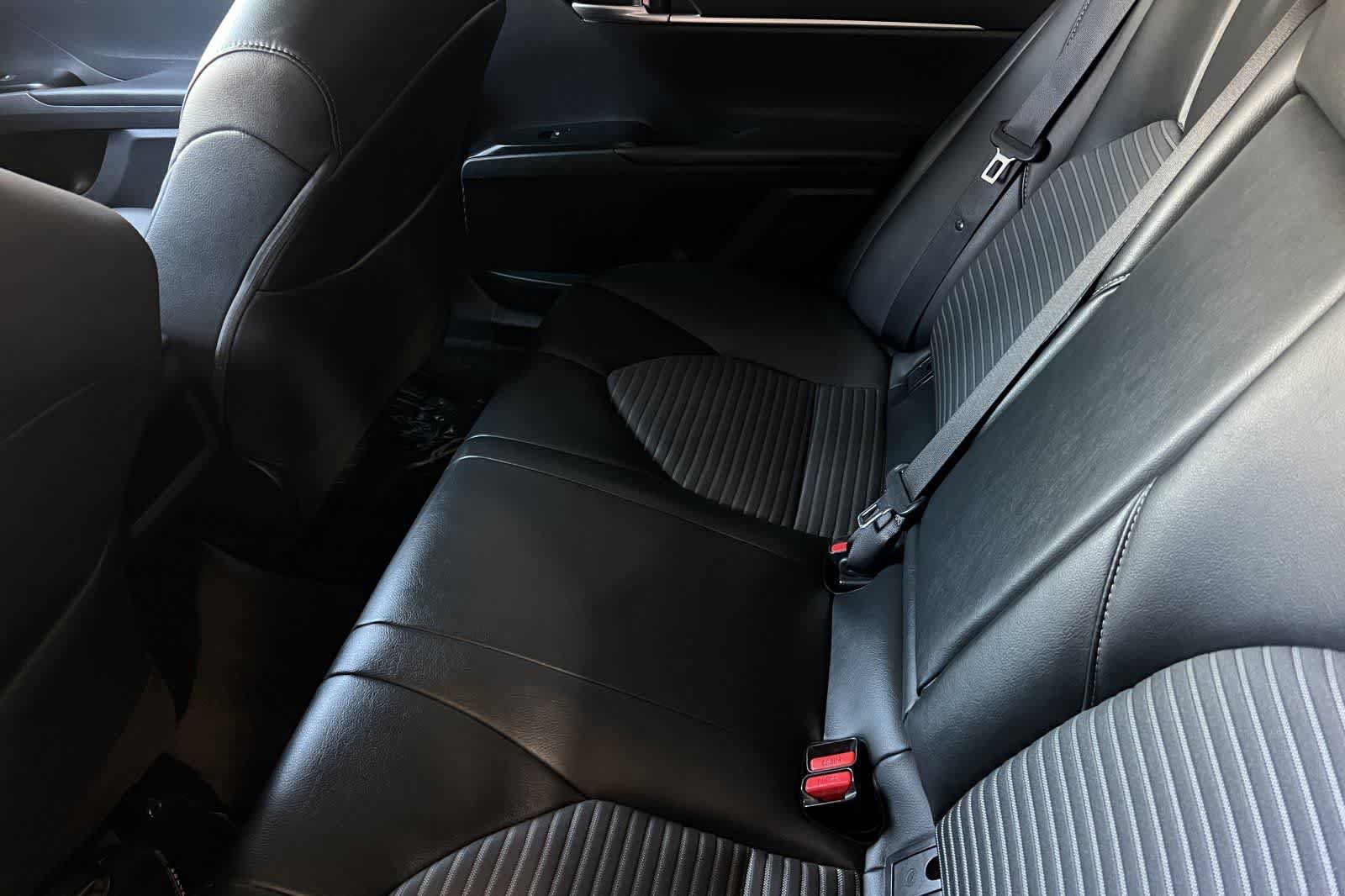 Used 2019 Toyota Camry SE FWD image 5