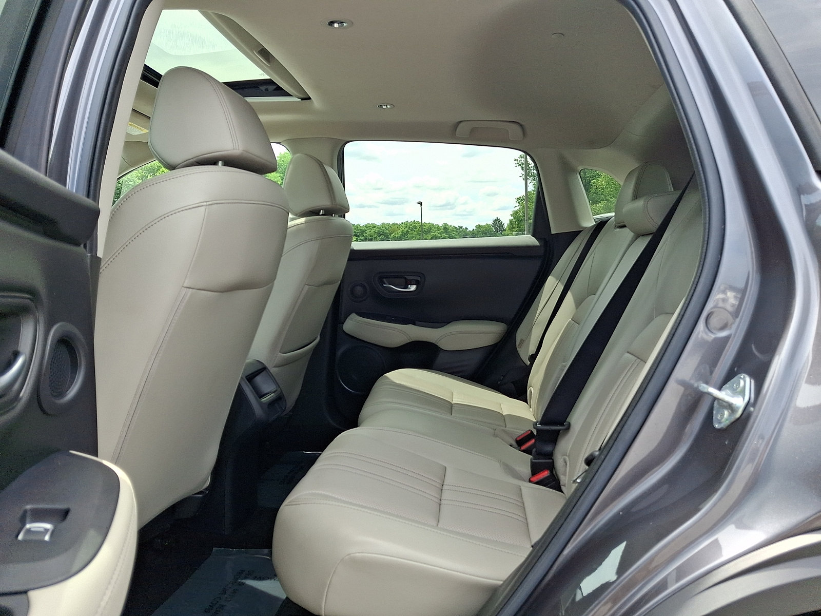 Used 2024 Honda HR-V EX-L image 10