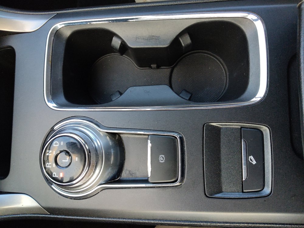 Used 2020 Ford Fusion SE FWD image 26